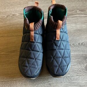 Teva Quilted Slippers in Dark Blue and Chocolate